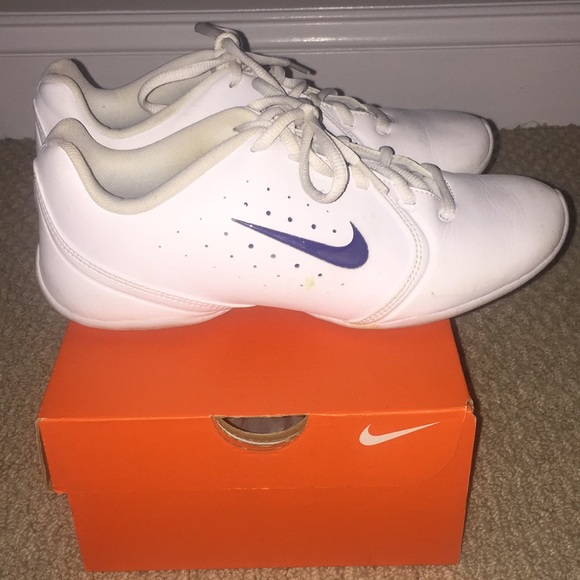 nike sideline 3 cheer shoes size 8